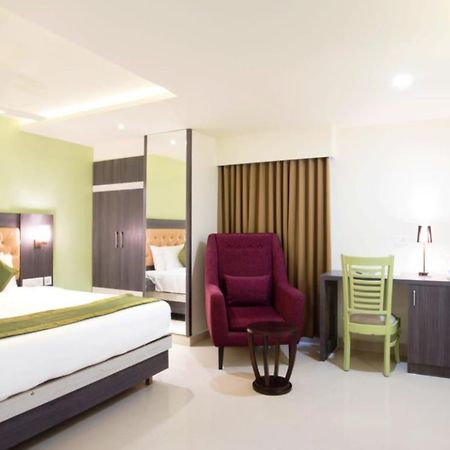 Olive Tree Hotel Виджаявада Экстерьер фото